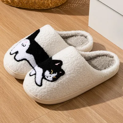 Chaussons enfant motif chat, semelle caoutchouc – image 2